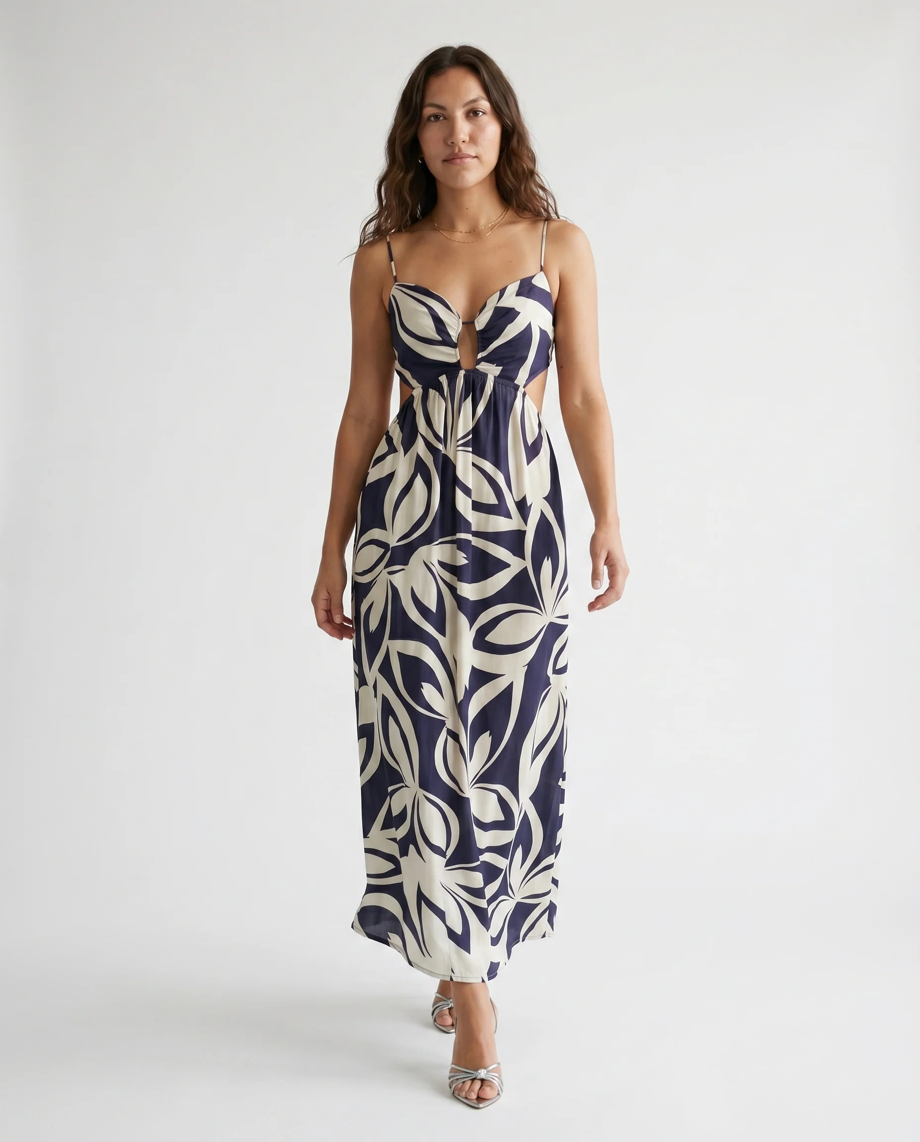 One Side Metal Triming Halter Dress - Image 11
